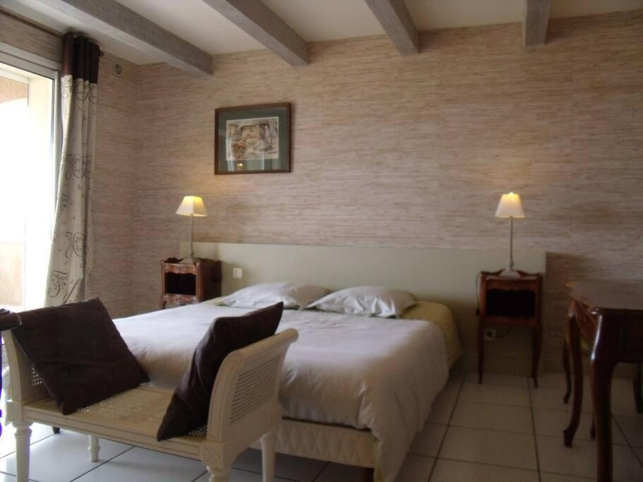 Gîtes en B&B Le Clos de la Cerise Châteauneuf-du-Pape Extérieur photo